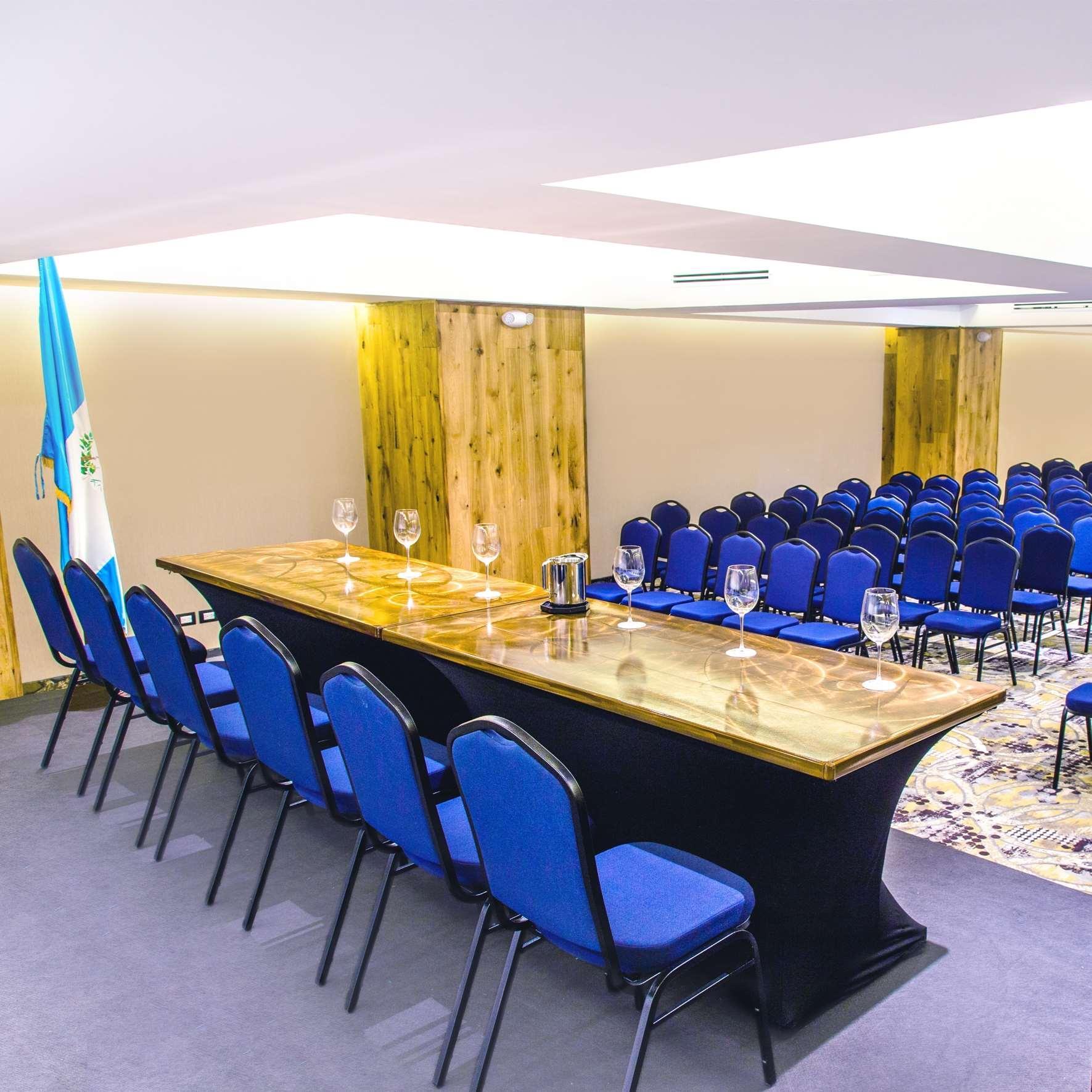 Готель Wyndham Garden Guatemala City Екстер'єр фото The conference room of the university