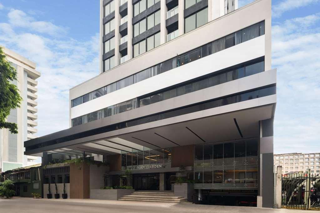 Готель Wyndham Garden Guatemala City Екстер'єр фото The main entrance of the hotel